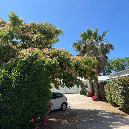 Les Hirondelles Apartman La Garde