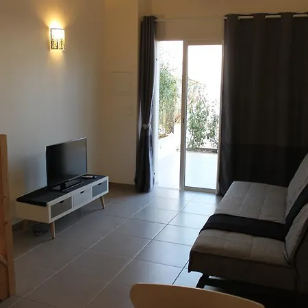 Les Hirondelles Apartman *