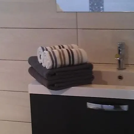 Apartman Les Hirondelles La Garde